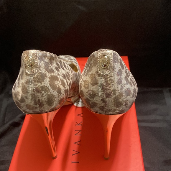 Ivanka Trump Gold Leopard 4” heels - worn once - Picture 3 of 7